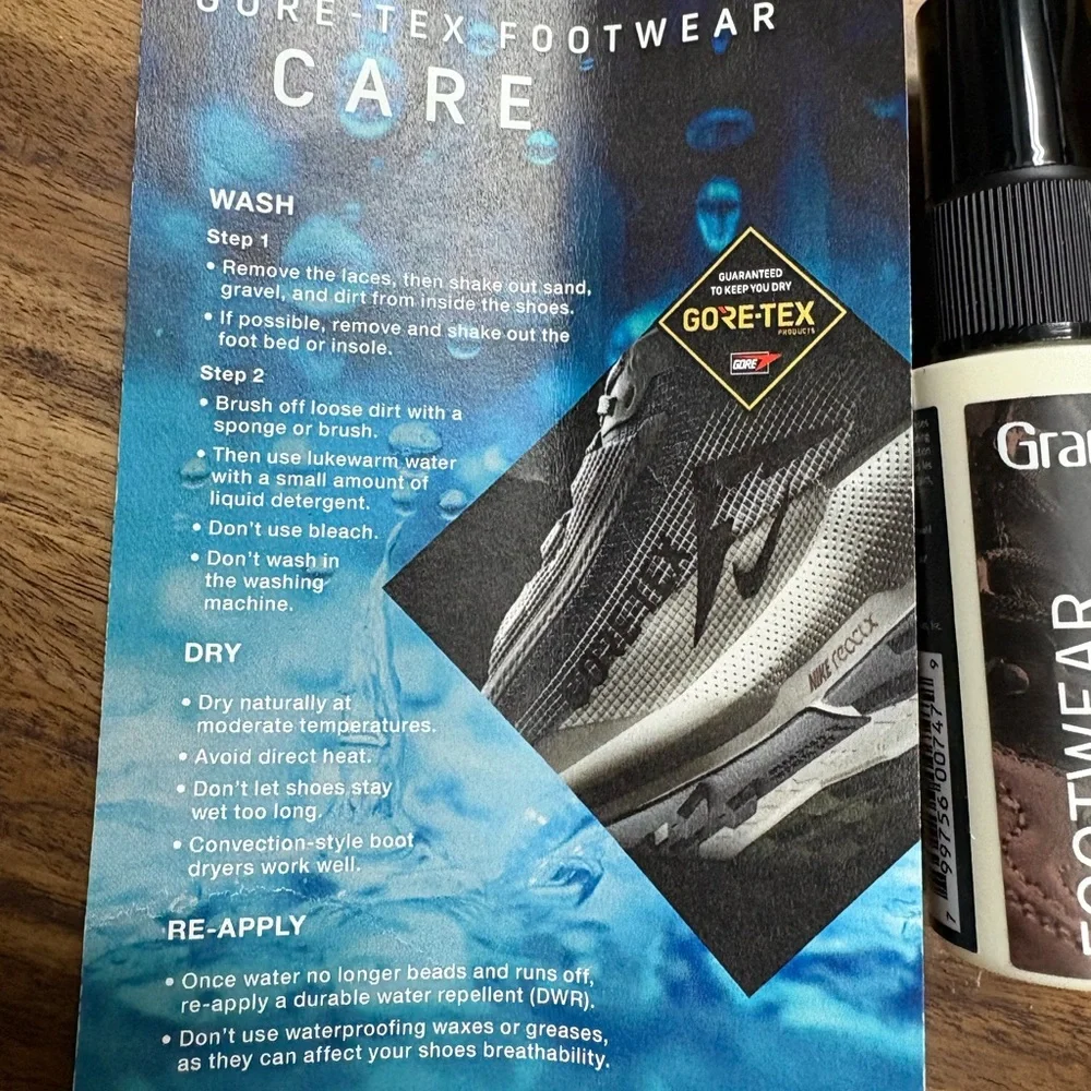 Gore-tex zipper pouch with footwear care kit, including brush, new - Picture 3 of 8